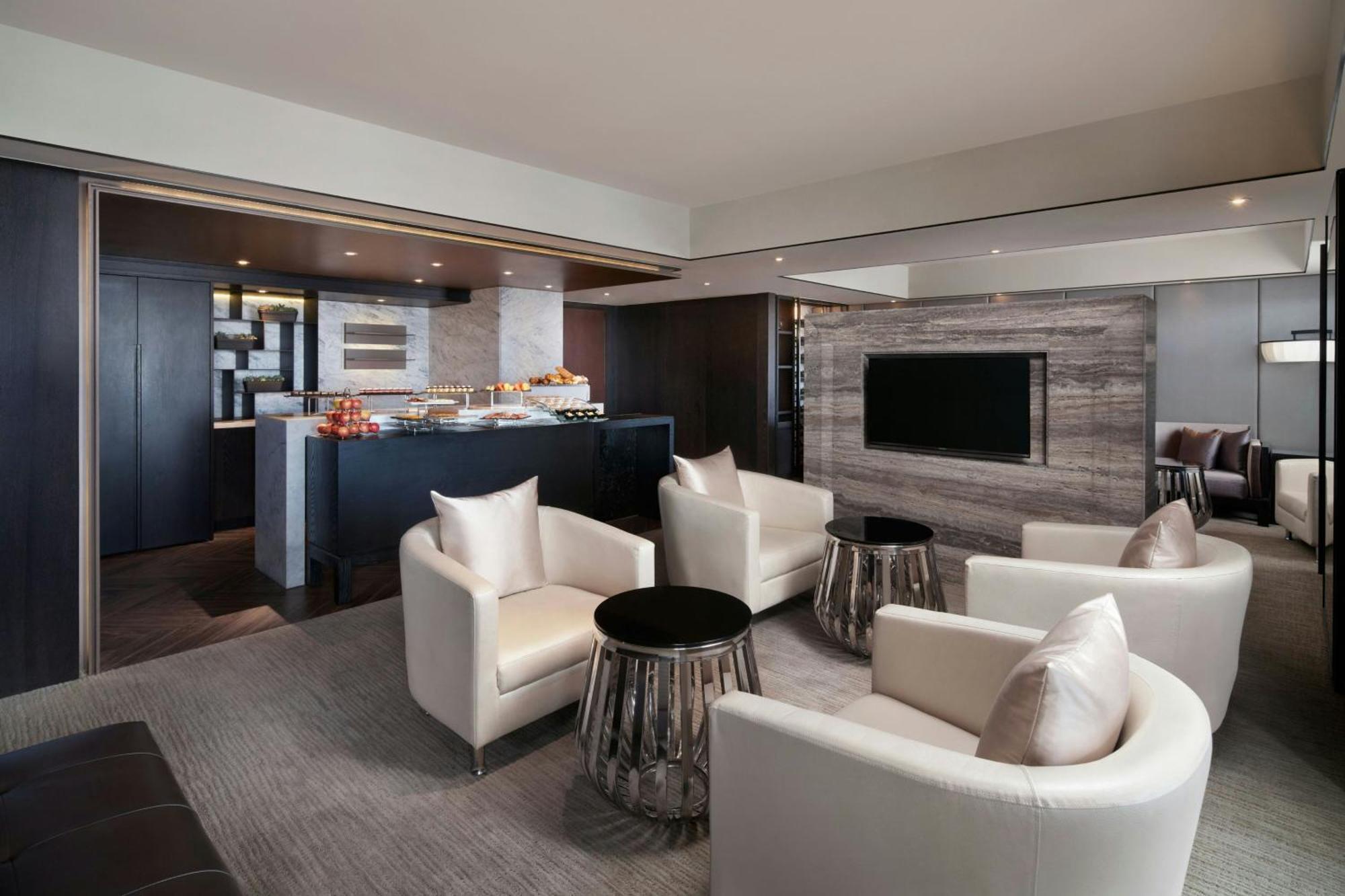 Sheraton Taitung Hotel Luaran gambar The living room of a SkyLoft