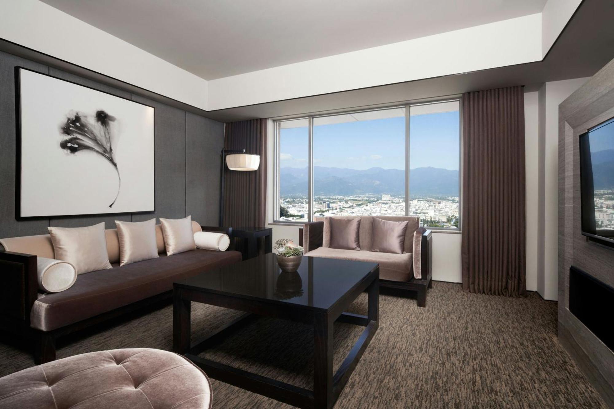 Sheraton Taitung Hotel Luaran gambar A suite at the MGM Grand