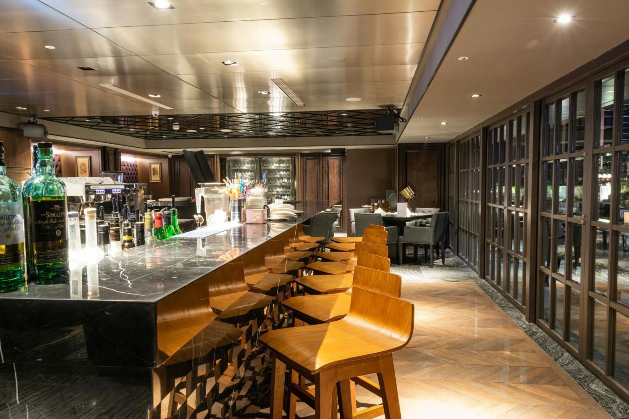 Sheraton Taitung Hotel Luaran gambar The bar at the lounge