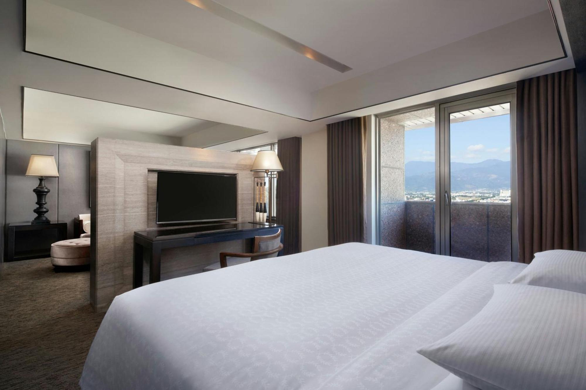 Sheraton Taitung Hotel Luaran gambar A bedroom at the hotel