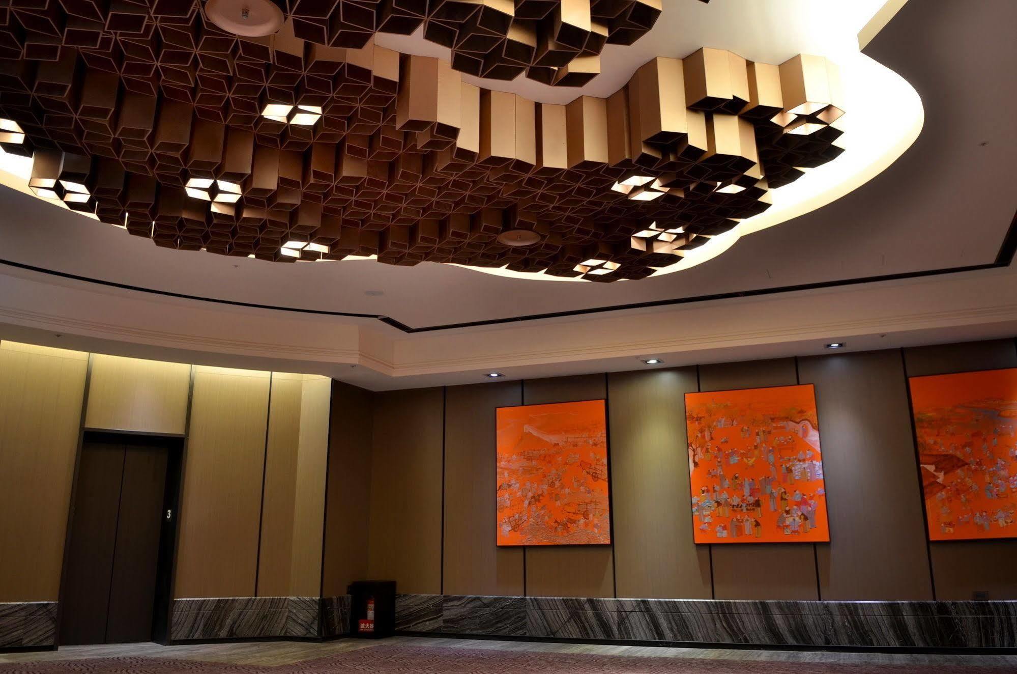 Sheraton Taitung Hotel Luaran gambar The lobby of the hotel